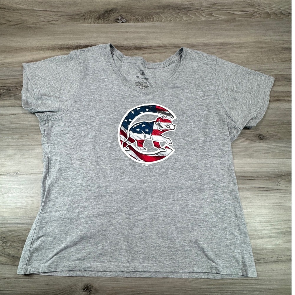 Fanatics Chicago Cubs MLB Womens 2XL Grey American Flag‎ Logo Graphic T-Shirt